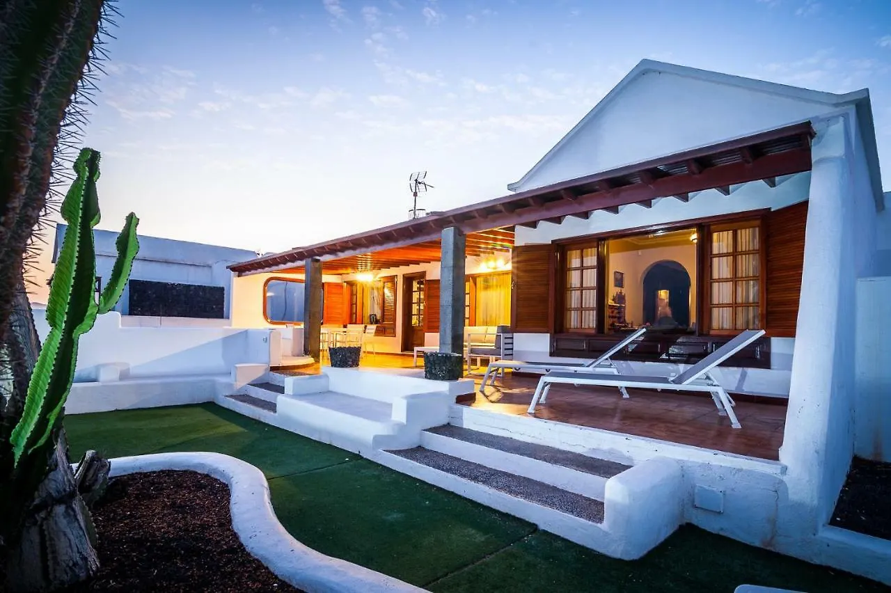 Magnifica Villa Al Lado Del Mar Arrecife