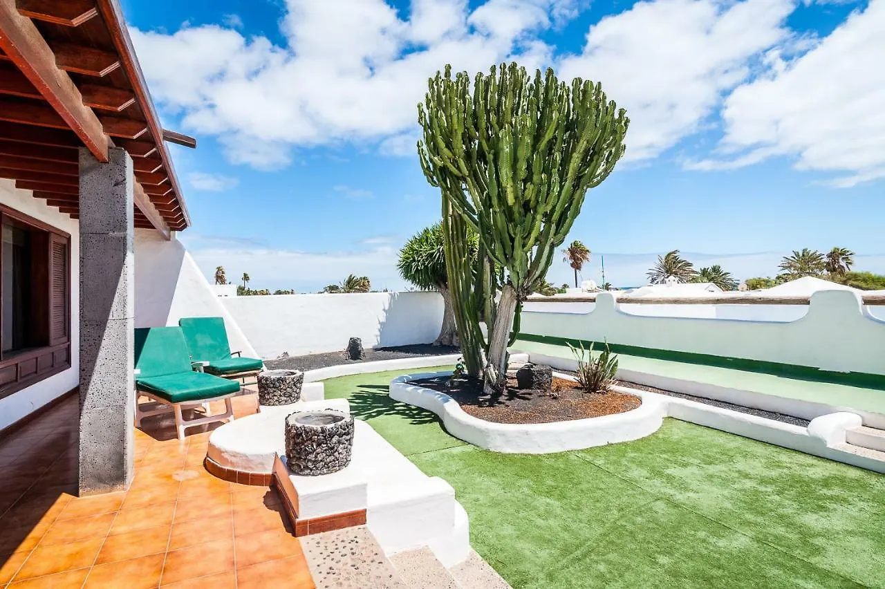 Magnifica Villa Al Lado Del Mar Arrecife
