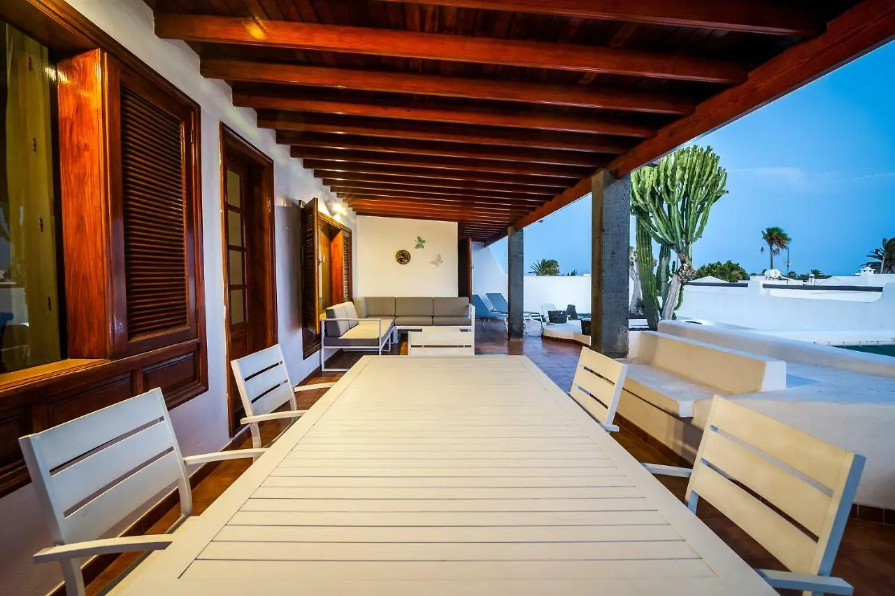 Magnifica Villa Al Lado Del Mar Arrecife